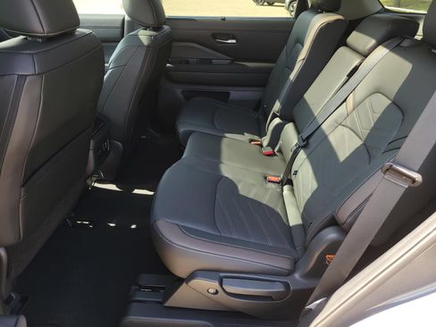 Used 2025 Nissan Pathfinder Platinum w/ Cargo Package FWD image 18