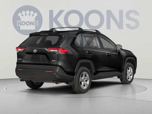Used 2022 Toyota RAV4 XLE w/ Convenience Package AWD/4WD image 2