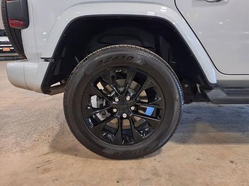 Used 2023 Jeep Wrangler Altitude image 10