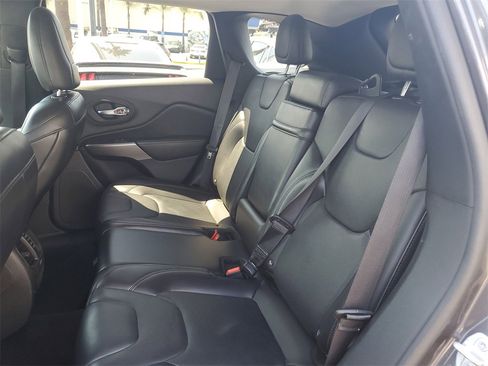 Used 2019 Jeep Cherokee Limited image 13