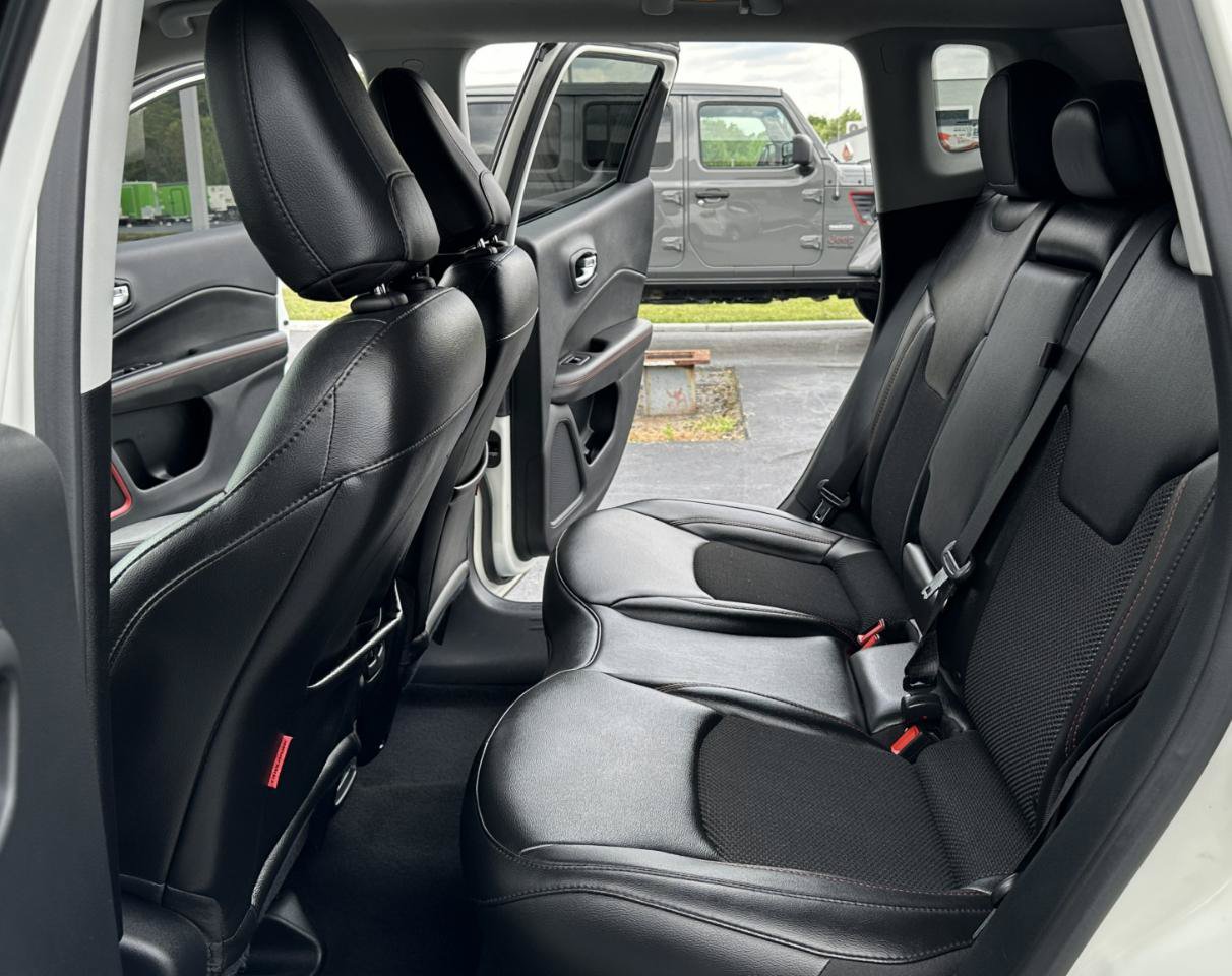 Used 2020 Jeep Compass Trailhawk AWD/4WD image 31