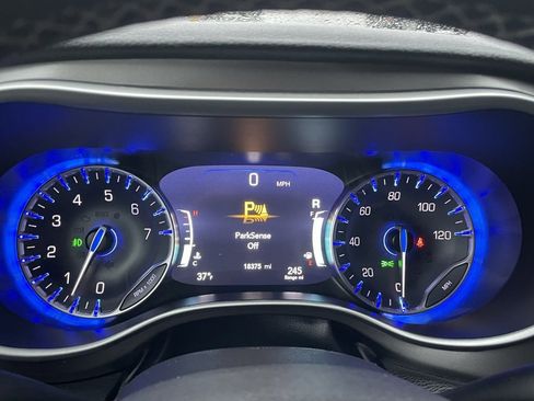 Used 2024 Chrysler Pacifica Touring-L image 44