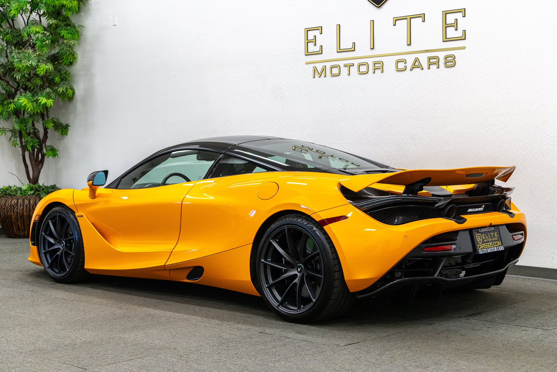 Used 2019 McLaren 720S Performance RWD image 3