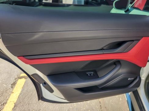 Used 2022 Porsche Taycan Turbo image 19