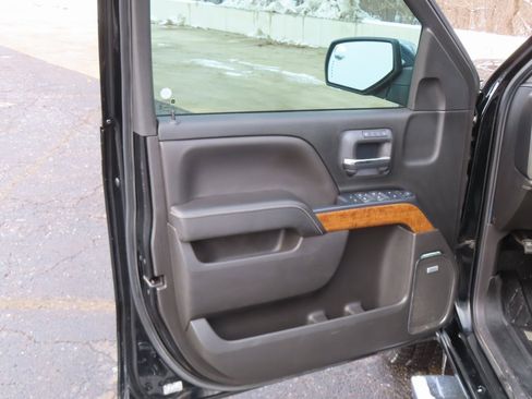 Used 2018 Chevrolet Silverado 1500 High Country image 33