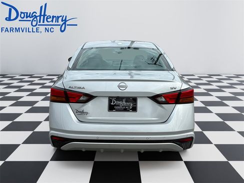 Used 2024 Nissan Altima 2.5 SV image 4