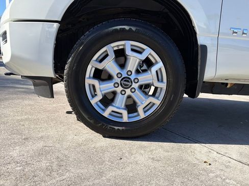 Used 2024 Nissan Titan SV w/ SV Convenience Package image 12