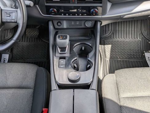 Used 2025 Nissan Rogue SV AWD/4WD image 18