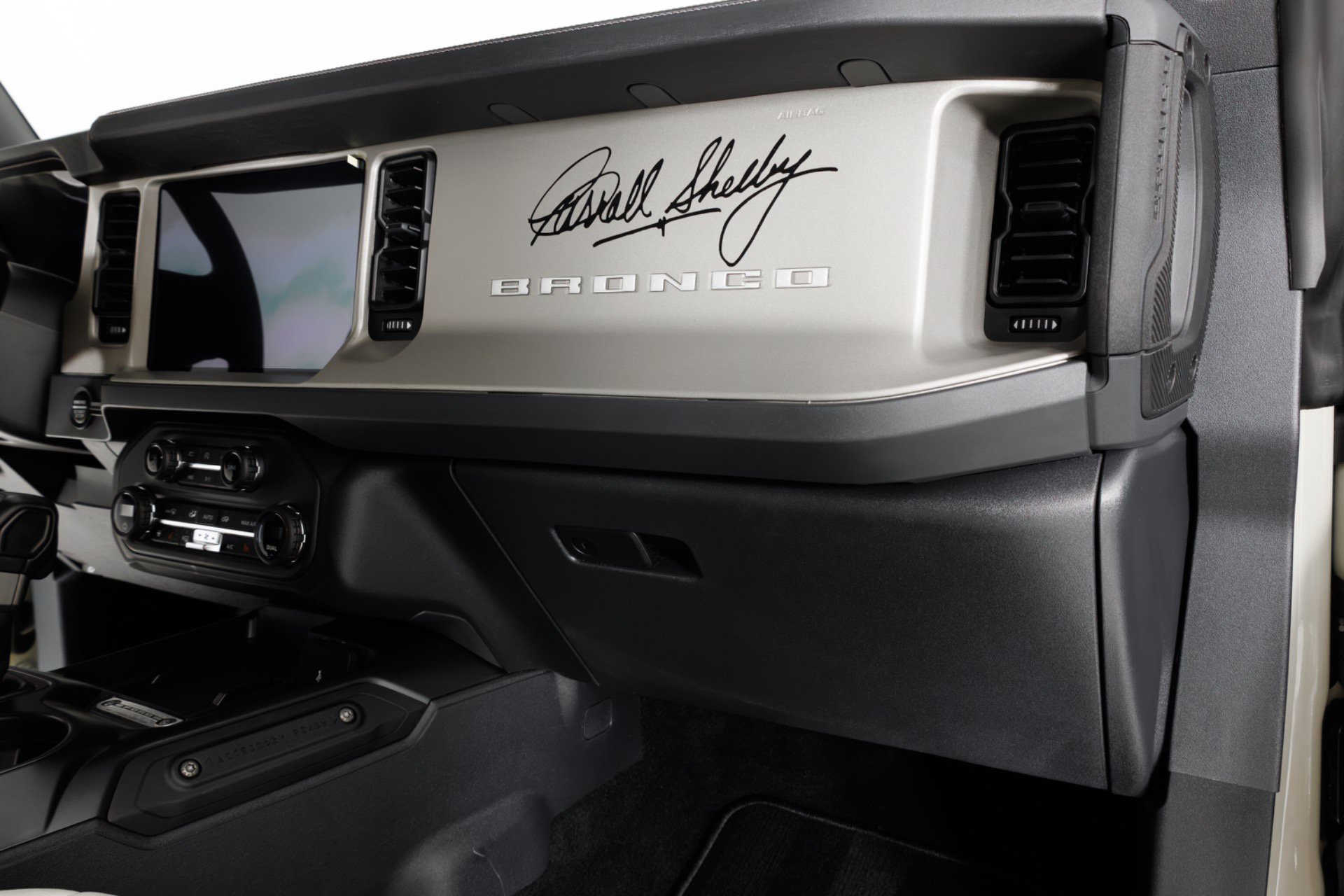 Used 2025 Ford Bronco Outer Banks AWD/4WD image 40