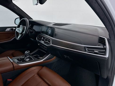 Used 2022 BMW X7 xDrive40i w/ M Sport Package image 31