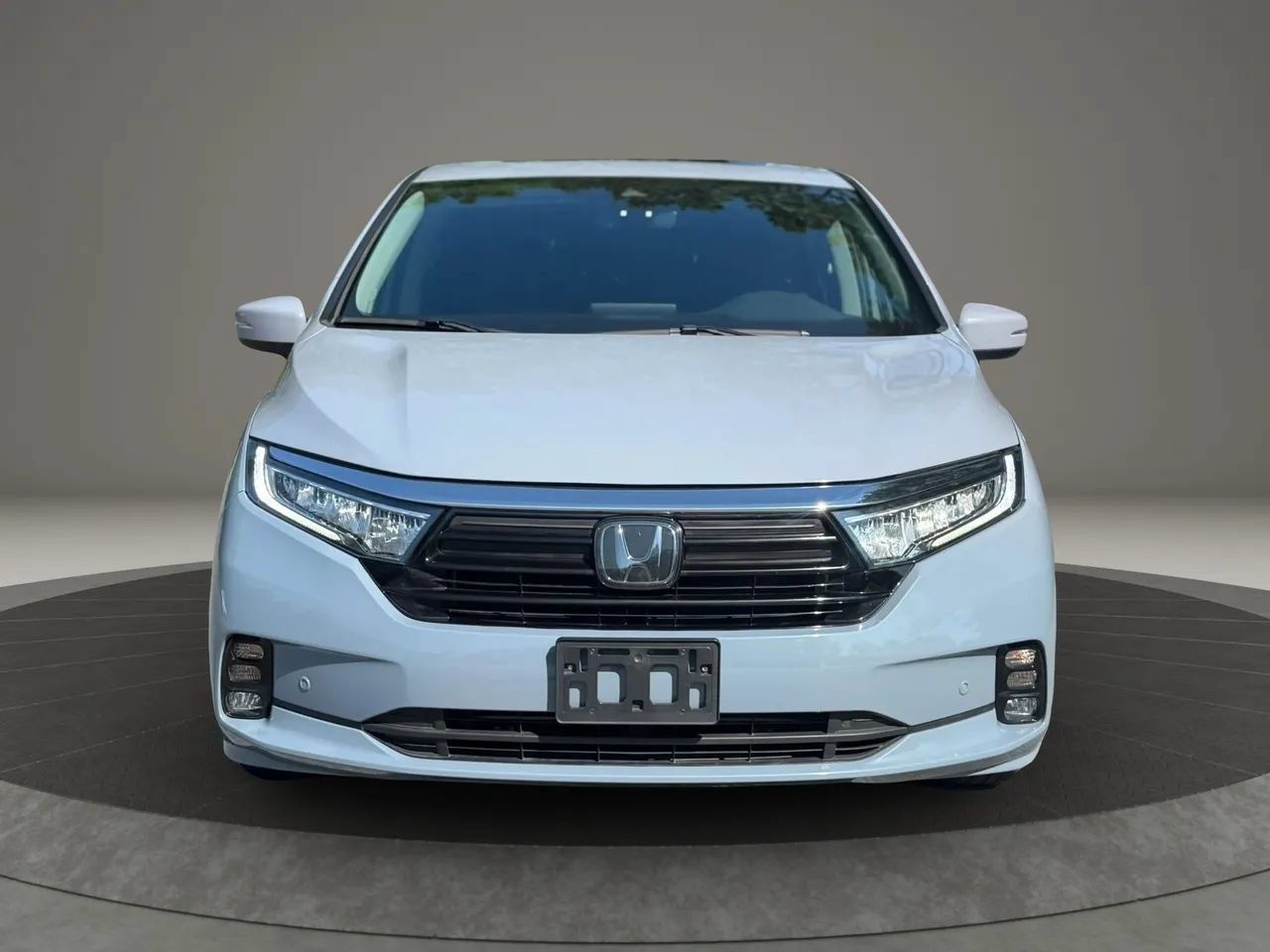 Used 2024 Honda Odyssey Touring image 2