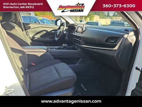 Used 2024 Nissan Rogue SV image 26