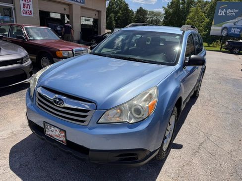 Used 2010 Subaru Outback 2.5i AWD/4WD image 2