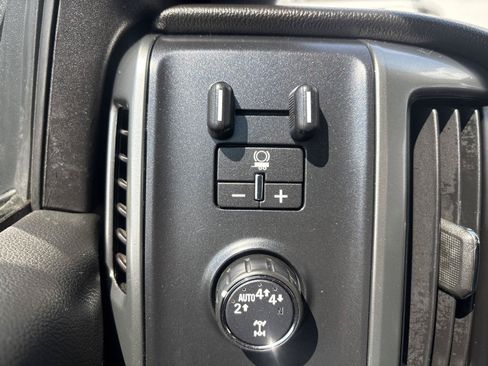 Used 2018 Chevrolet Silverado 1500 LT w/ LT Convenience Package AWD/4WD image 22