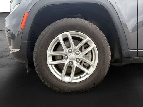 Used 2023 Jeep Grand Cherokee L Laredo AWD/4WD image 12