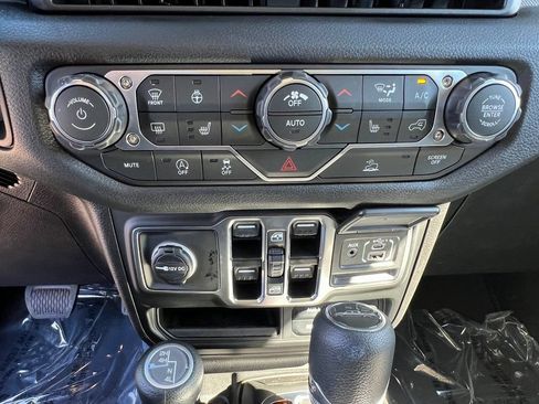 New 2025 Jeep Gladiator Sport AWD/4WD image 20
