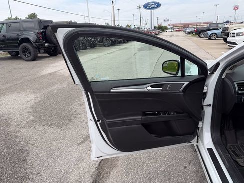 Used 2015 Ford Fusion SE FWD image 10