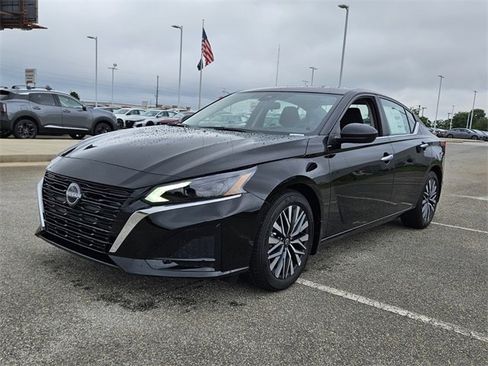 New 2025 Nissan Altima 2.5 SV image 3