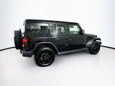 Used 2025 Jeep Wrangler Sahara image 10