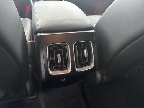 Used 2024 Kia Sorento S image 18