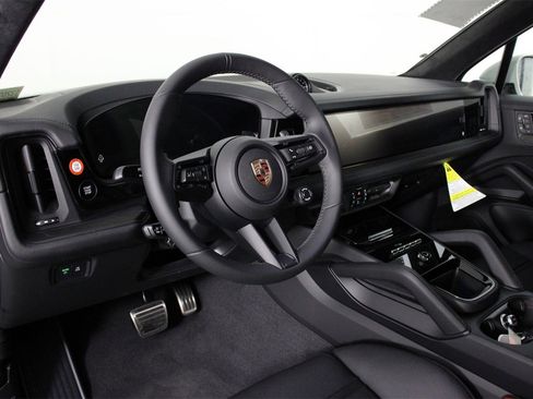 New 2026 Porsche Cayenne GTS image 4