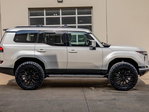 Used 2026 Lexus GX 550 w/ Accessory Package (2T) image 11