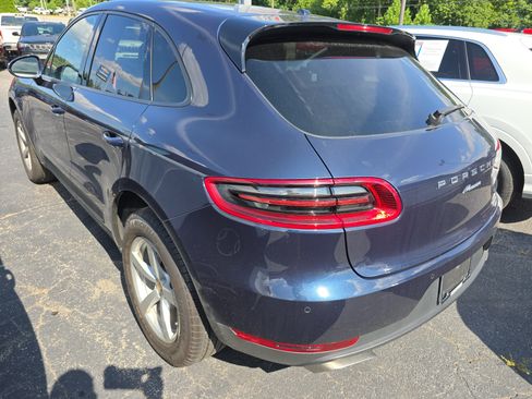 Used 2018 Porsche Macan AWD/4WD image 3