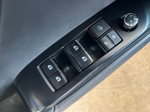 Used 2020 Toyota Camry XSE FWD image 12