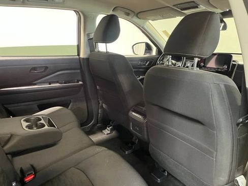 Used 2024 Nissan Pathfinder SV FWD image 15