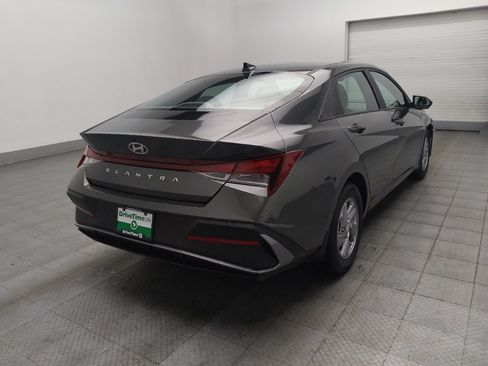 Used 2024 Hyundai Elantra SE FWD image 9