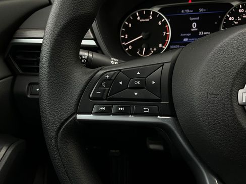 Used 2025 Nissan Altima 2.5 SV image 32