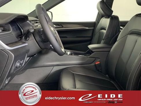 New 2025 Jeep Grand Cherokee Limited image 9