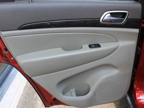 Used 2011 Jeep Grand Cherokee Laredo image 14