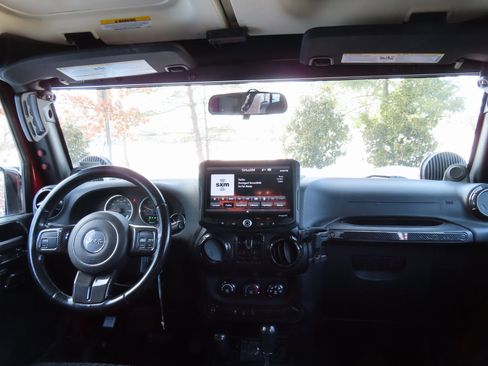 Used 2011 Jeep Wrangler Unlimited Sport image 13