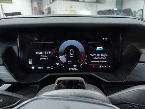 Used 2024 GMC Acadia AT4 w/ Super Cruise Package image 9