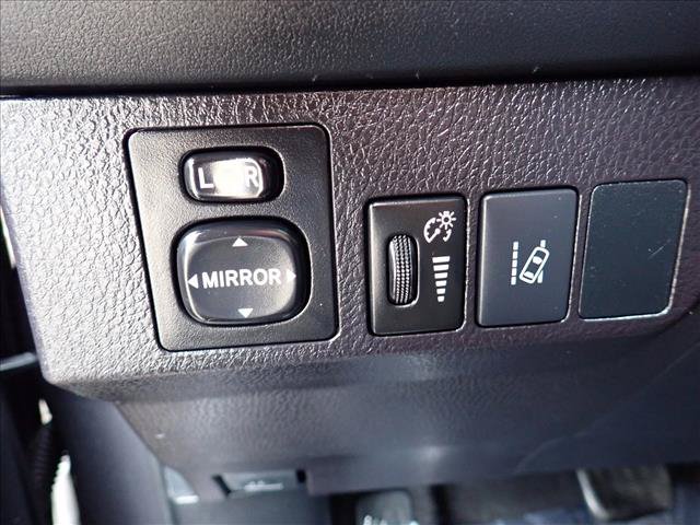 Used 2018 Toyota RAV4 LE w/ Carpet Mat Package AWD/4WD image 12