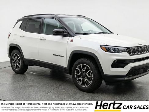 Used 2025 Jeep Compass Trailhawk image 1