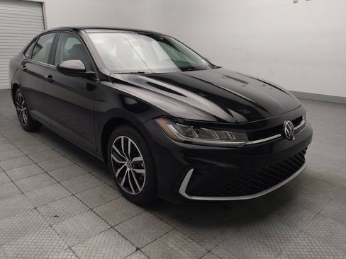 Used 2025 Volkswagen Jetta SE FWD image 13
