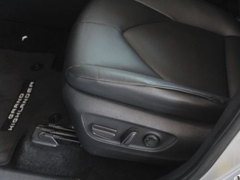 Used 2024 Toyota Grand Highlander FWD image 28