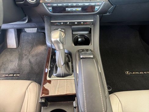 Used 2017 Lexus ES 350 w/ Luxury Package FWD image 19