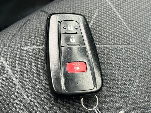 Used 2020 Toyota RAV4 XLE image 28