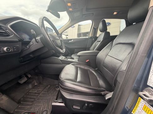 Used 2020 Ford Escape Titanium w/ Titanium Premium Package 2.0 AWD/4WD image 18
