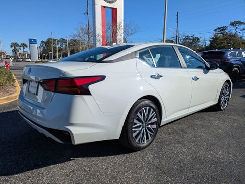 Used 2025 Nissan Altima 2.5 SV image 4