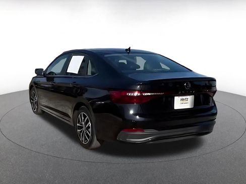 Used 2025 Volkswagen Jetta SE image 11