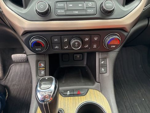 Used 2019 GMC Acadia Denali AWD/4WD image 18