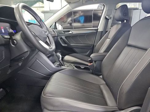 Used 2023 Volkswagen Tiguan SE FWD image 4