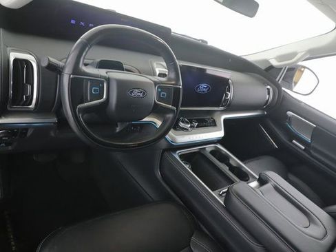 Used 2025 Ford Expedition Max Platinum image 18