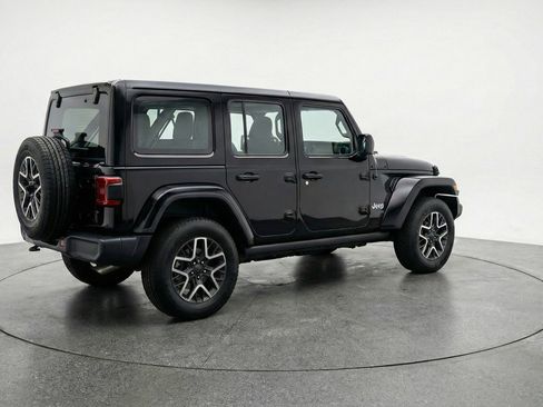 Used 2025 Jeep Wrangler Sahara image 9