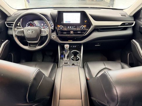 Used 2024 Toyota Highlander XLE image 16