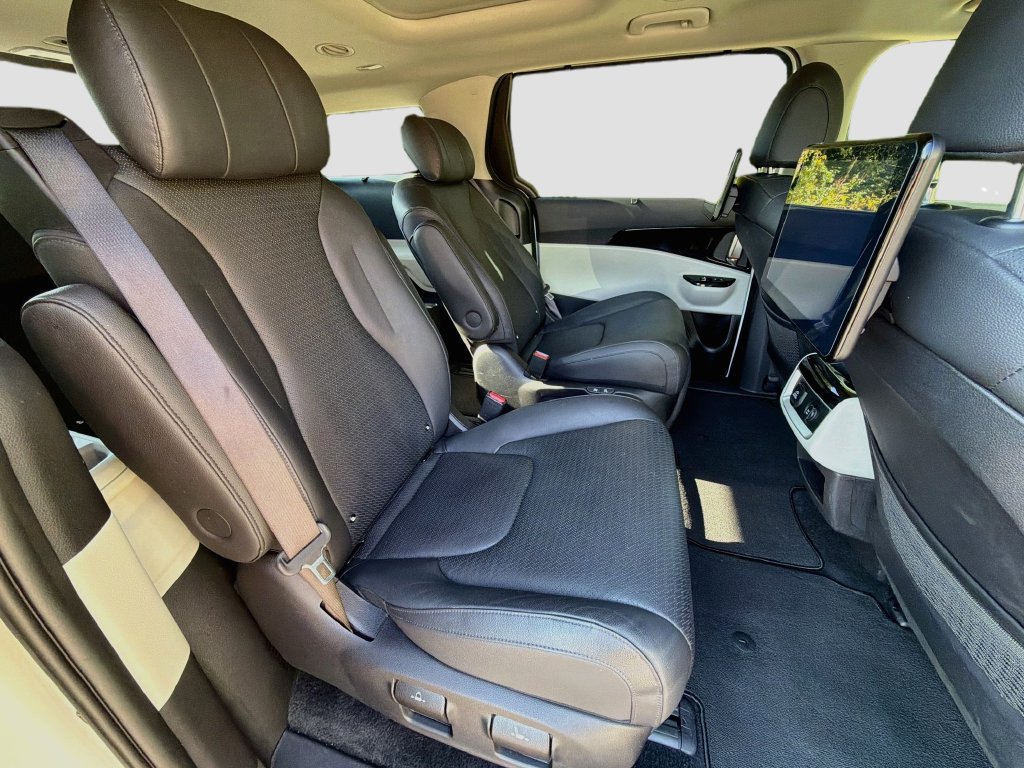 Used 2024 Kia Carnival SX Prestige FWD image 33